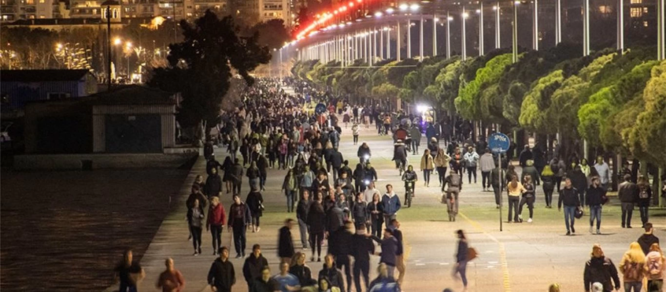 Καθολική απαγόρευση κυκλοφορίας ετοιμάζει η κυβέρνηση;